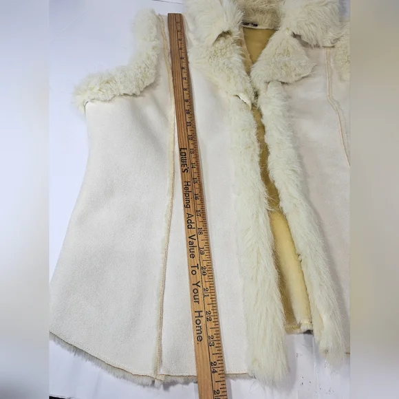 Essentials by Milano Ivory Faux Fur Vest - Picture 12 of 13